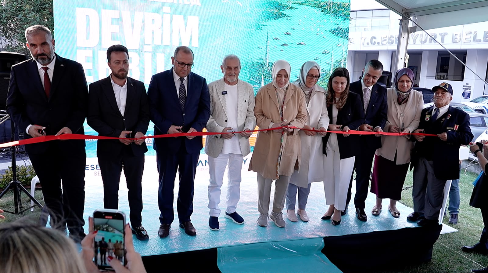 BirSanat.com Küratörlüğündeki Devrim Erbil Sergisi Esenyurt Sanat Merkezi'nde Açıldı